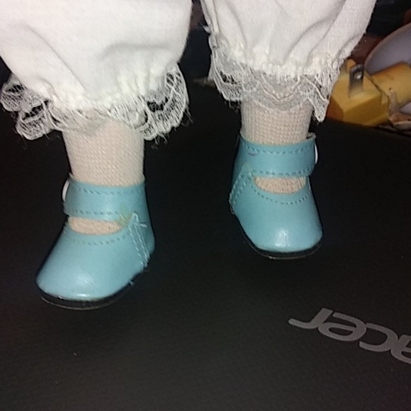 Porcelain doll - Picture 2 of 5